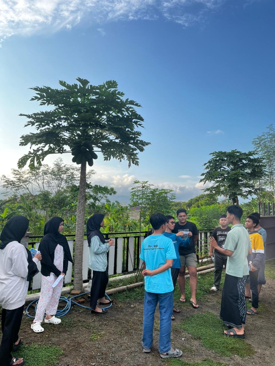 Kegiatan praktik Bahasa Inggris bersama peserta